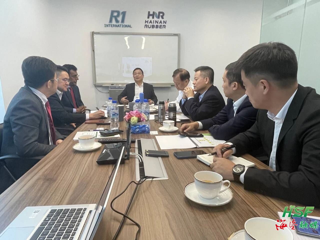 ������һ����R1��˾��̸����������